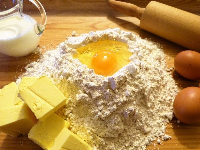 Backen: Mehl, Eier, Butter
